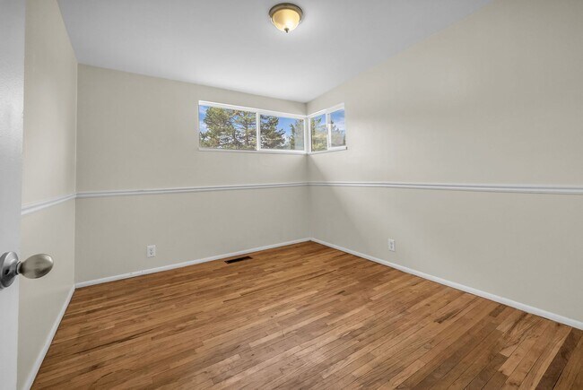 Building Photo - Cottonwood Heights