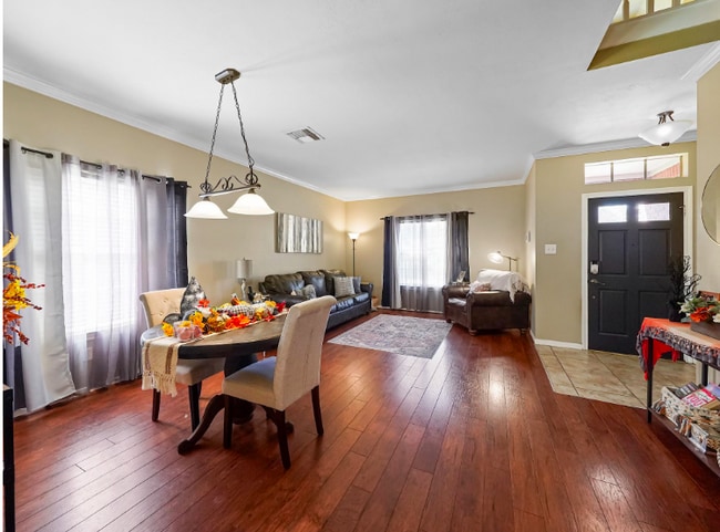 Building Photo - Welcome to Bay Glen!