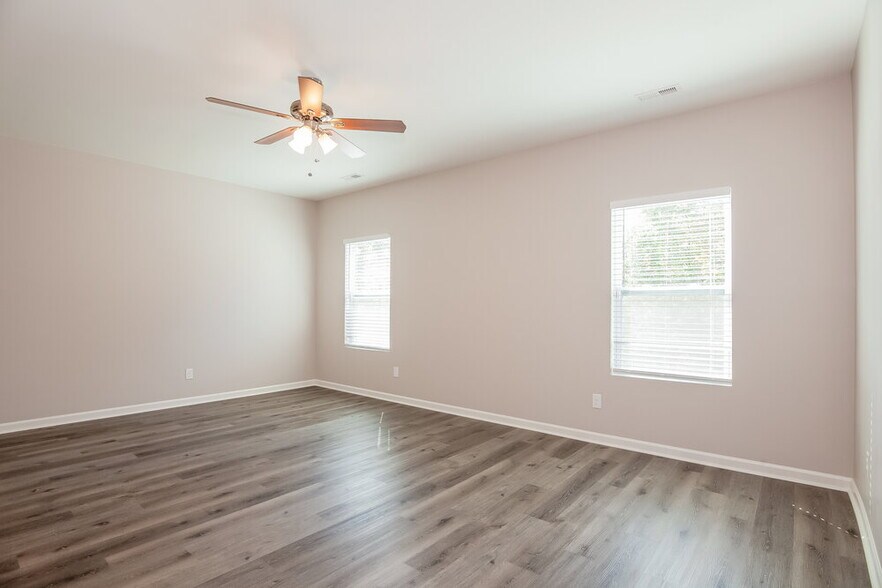 Building Photo - 2304 Lake Vista Drive