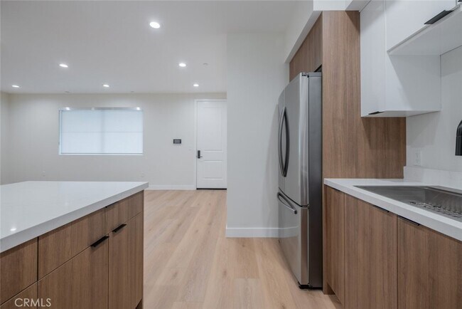 Building Photo - 10218 Fernglen Ave