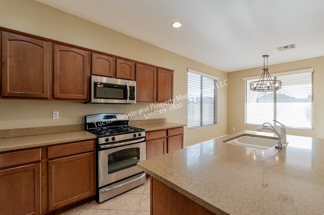Building Photo - 799 West Camino Tunera