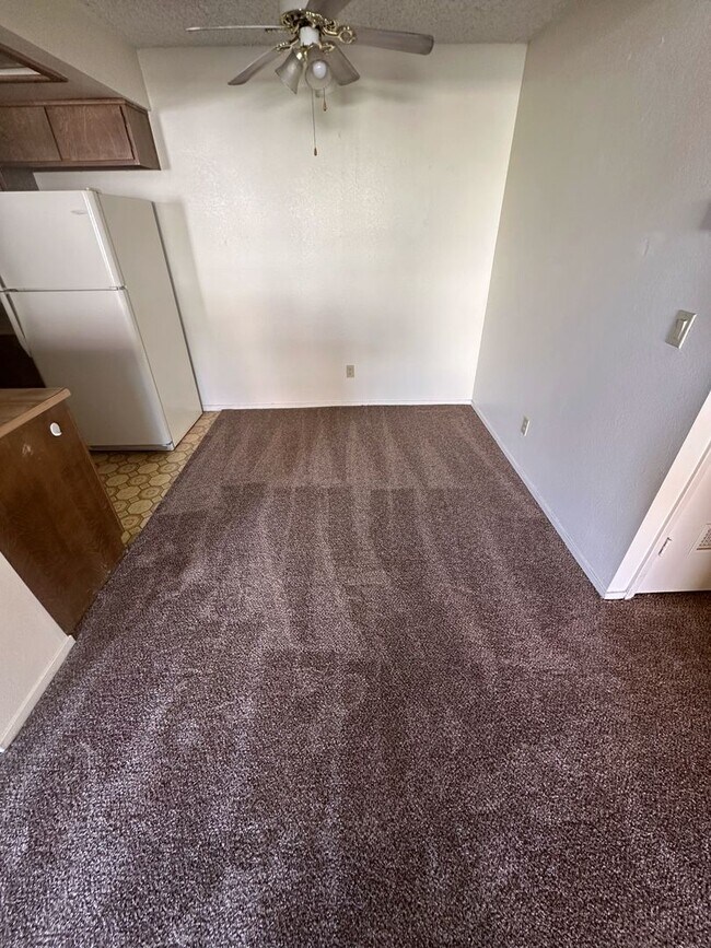 Building Photo - CUTE 2ND FLOOR  1 BEDROOM CONDO W/ LOFT