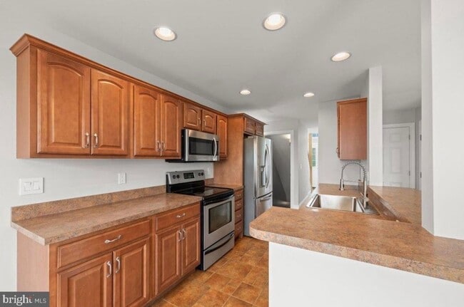 Building Photo - 777 Oak Leaf Ln