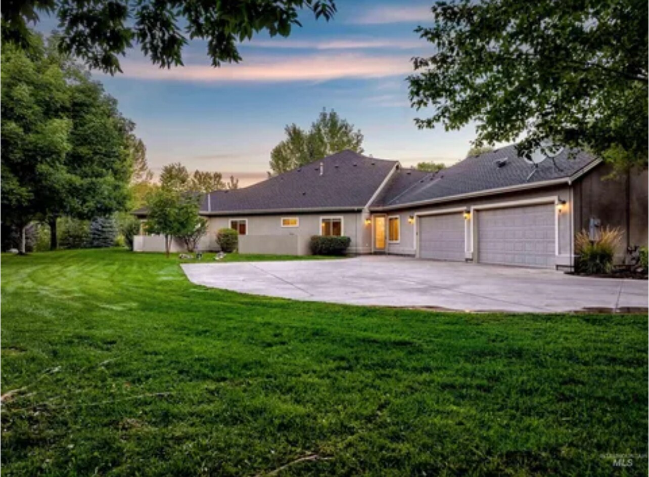Building Photo - 103 S Alder Ln
