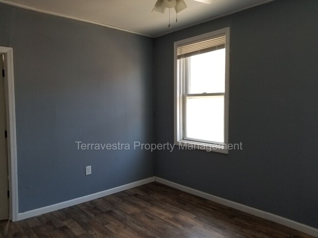 Building Photo - Very Large Newly Renovated - 3 Bed 1 Bath ...