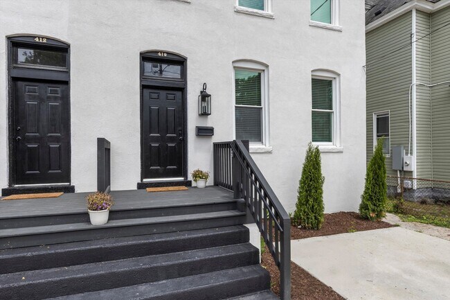 Building Photo - Where Vintage Vibes Meet Modern Mojo—Rent This Rare Historic 4BR/2BA Duplex in Norfolk’s Park Place