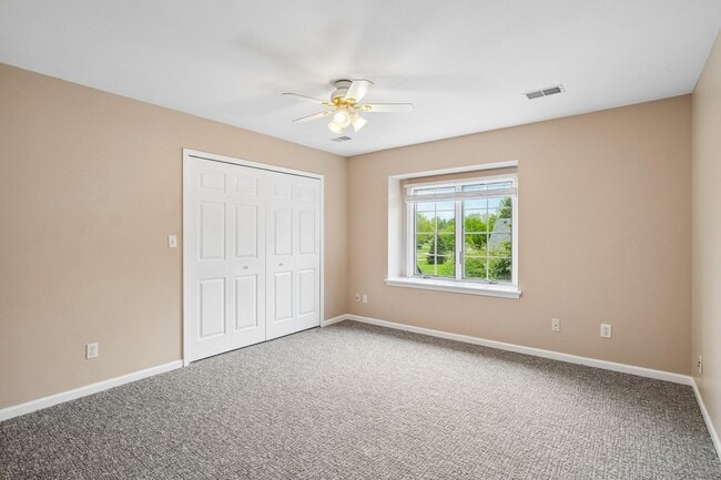 Building Photo - 1819 Brookview Dr