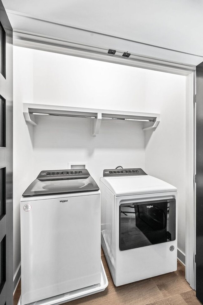 Building Photo - Stunning 3BE/3.5BA brownstone in the heart of historic Germantown!