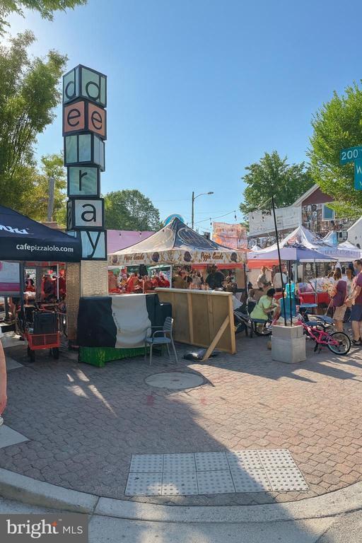 Building Photo - 202 E Mason Ave