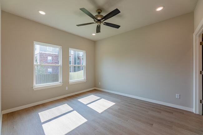 Building Photo - 1601 SW Poigai Wy