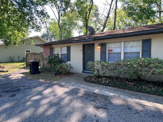 Building Photo - 5925 SW 10th Ln