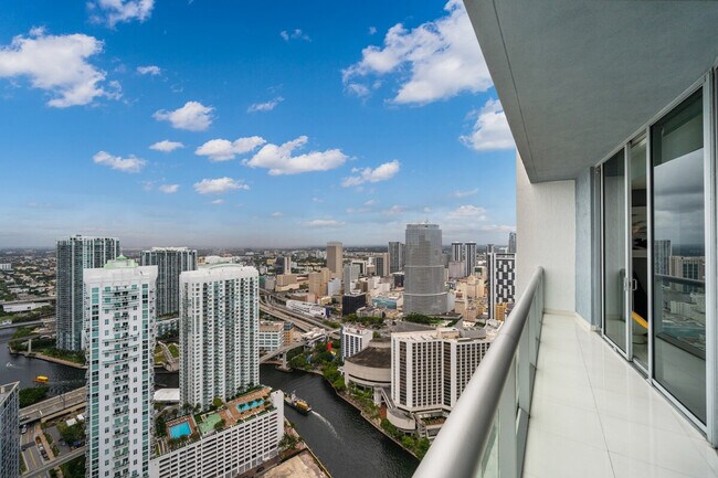 Building Photo - 485 Brickell Ave