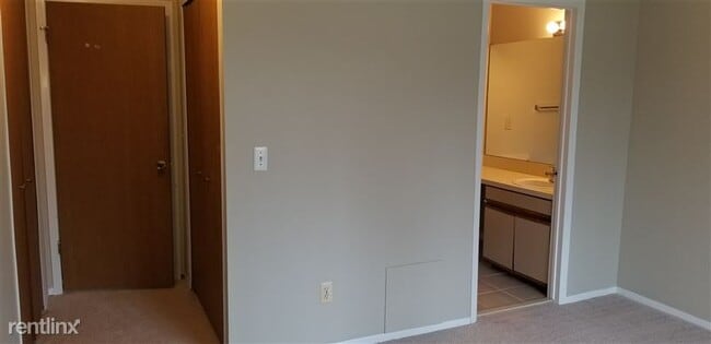 Building Photo - 200 Briarcrest Dr