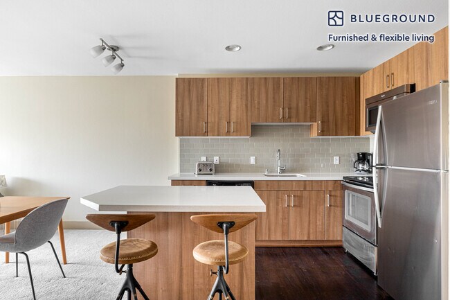 Building Photo - 13955 Tahiti Way