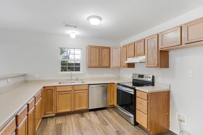 Building Photo - 325 Fuller St