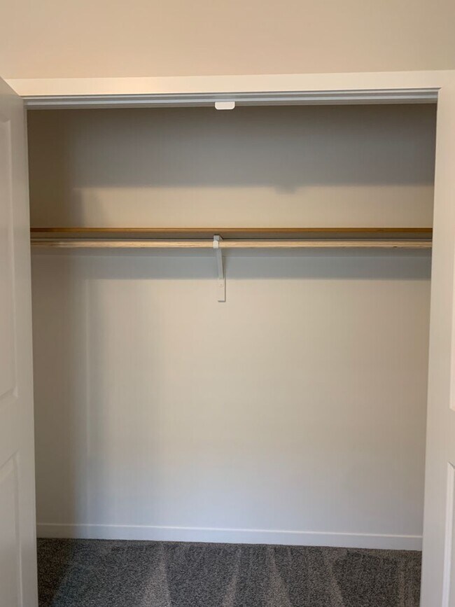 Building Photo - Located in SE Lincoln! Newer ranch townhome with 2 stall garage. Spacious 3 bedrooms/3 bathroom, ...