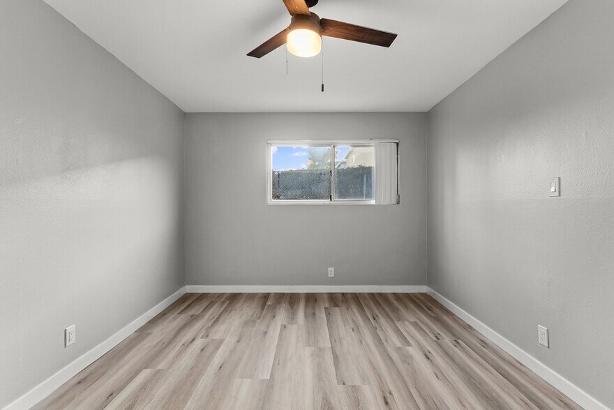 Building Photo - 10442 Lampson Ave