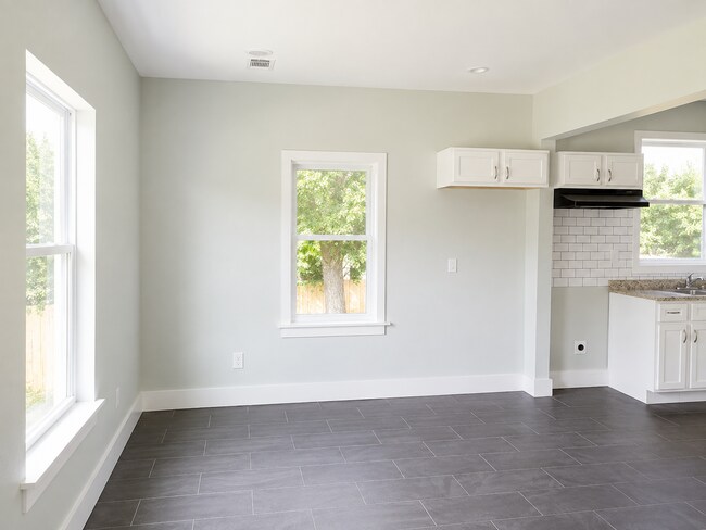 Building Photo - 2531 Pershing Ave