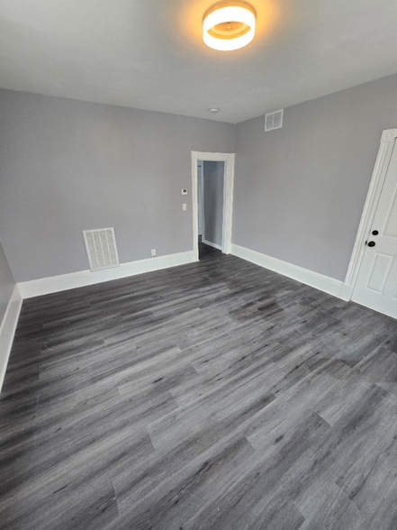 Building Photo - 32 Bunker Ave