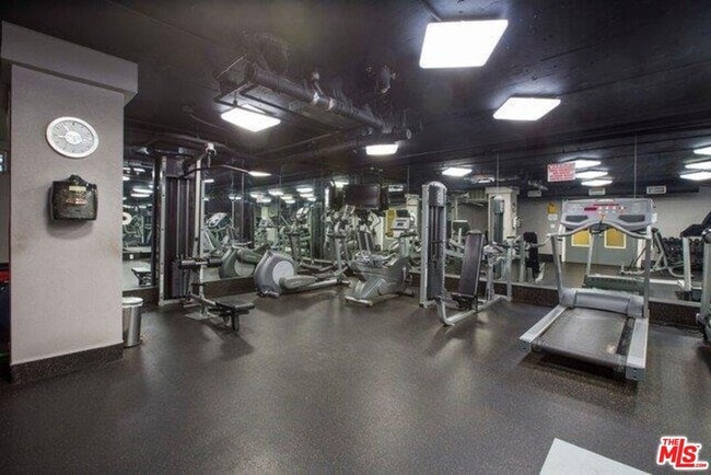 Building Photo - 141 S Clark Dr