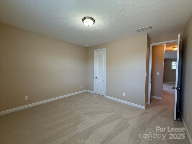 Building Photo - 109 Community Park Ln