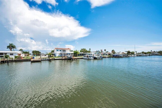 Building Photo - 17727 Long Point Dr