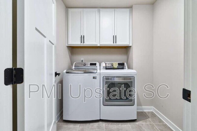Building Photo - 997 Jade Wy