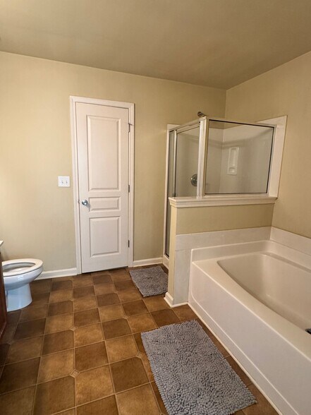 Building Photo - 6215 Elmshorn Way