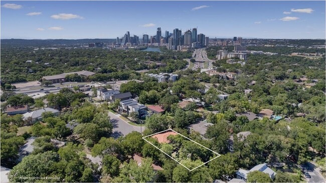 Building Photo - 1511 Bellaire Dr