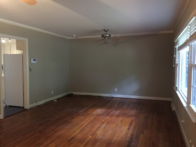 Building Photo - Charming 3 Bedroom, 2 Bath Home - Downtown...