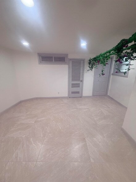 Building Photo - 124 Winfield Ave