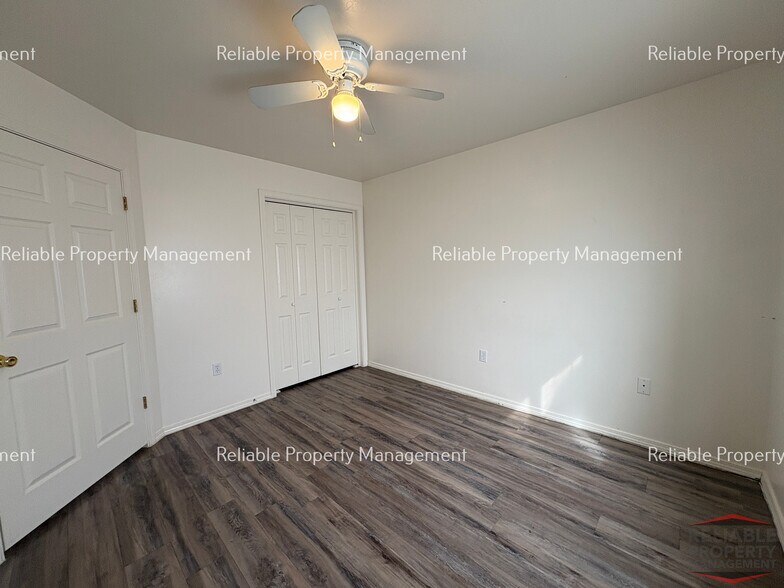 Building Photo - 230 W Anderson St