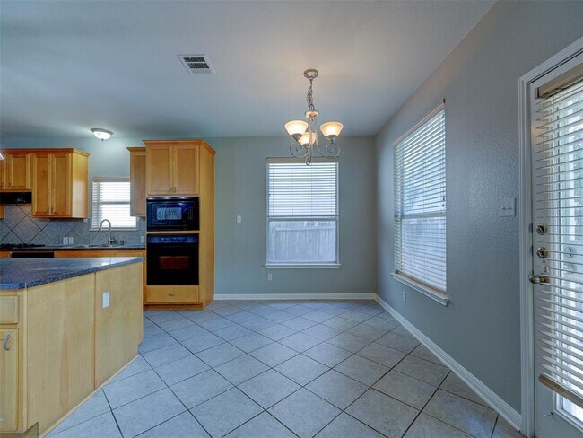 Building Photo - 1554 Homewood Cir