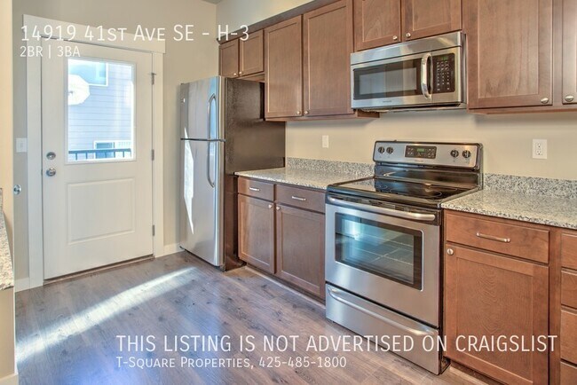 Building Photo - Double Master Bedrooms and a HUGE Bonus Ro...