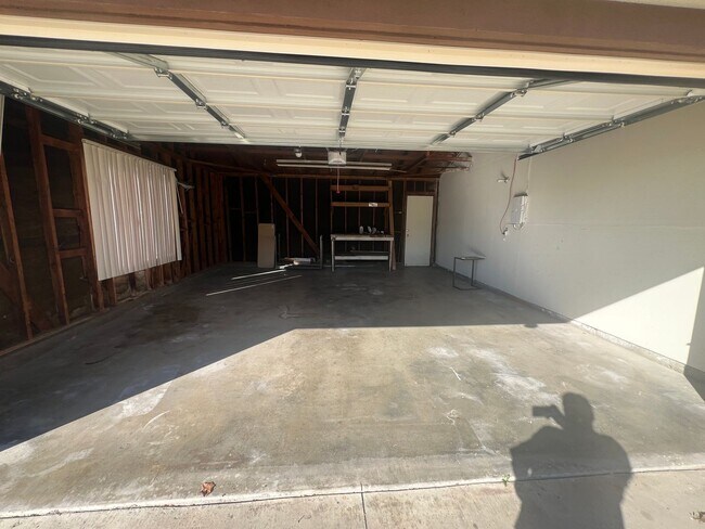 Building Photo - 3 Bedroom 2 Bath Home ,