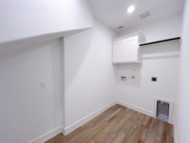 Building Photo - 29847 Longleaf Grv Ln