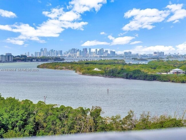 Building Photo - 100 Bayview Dr