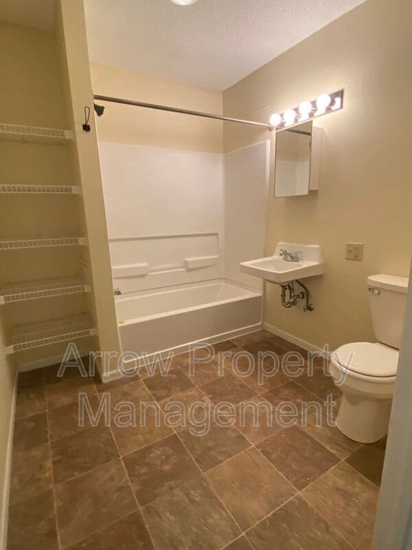 Building Photo - 1015 14th St