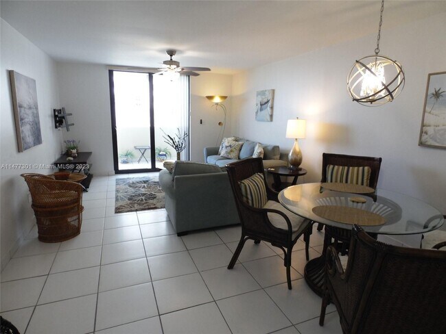 Building Photo - 1623 Collins Ave