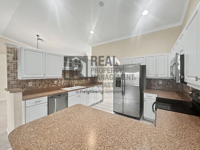 Building Photo - 2117 NE 40th St