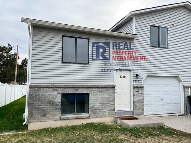 Building Photo - 1215 Cottage Ave