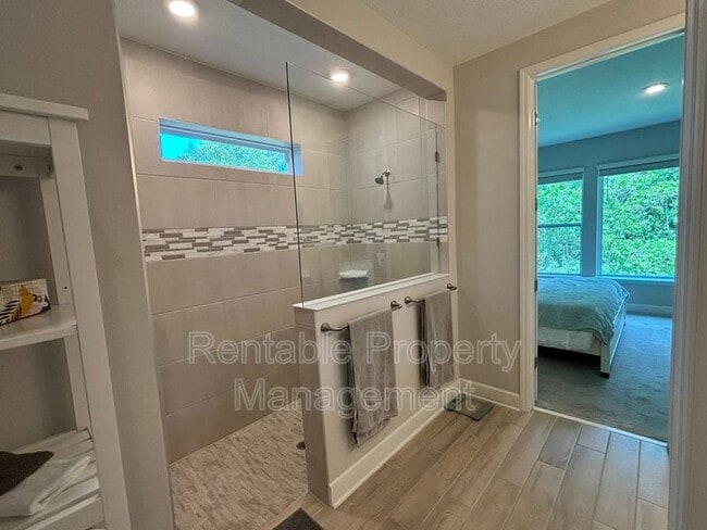 Building Photo - 387 Union Hill Dr