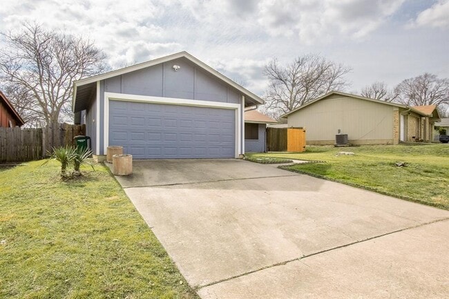 Building Photo - 1303 Barrington Dr