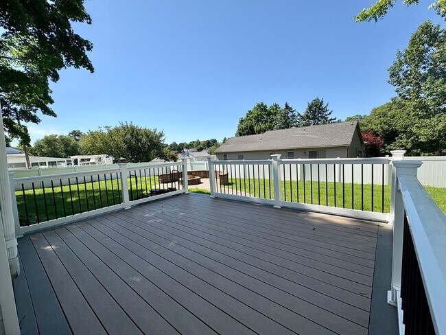 Building Photo - 4 Bedroom 2 Bathroom in Harrisburg!