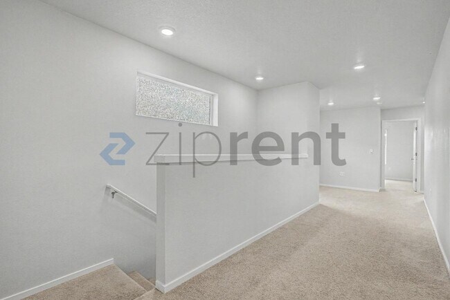Building Photo - Unit