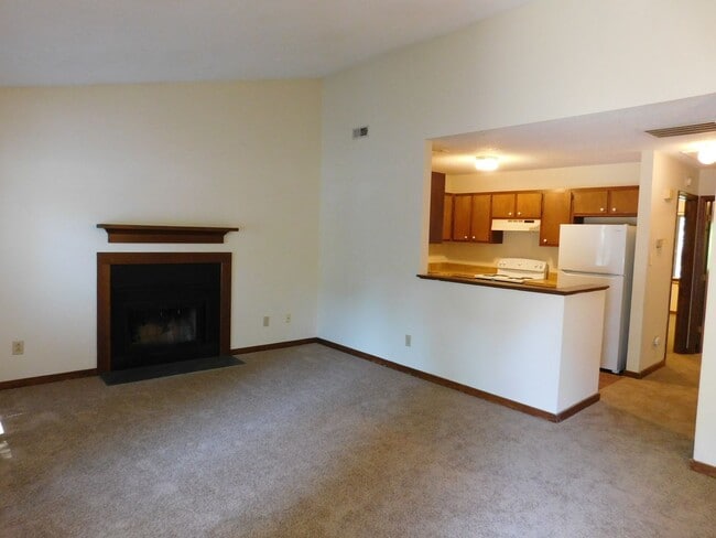 Building Photo - 2 Bedrooms, 1 bathroom Cathedral ceiling i...
