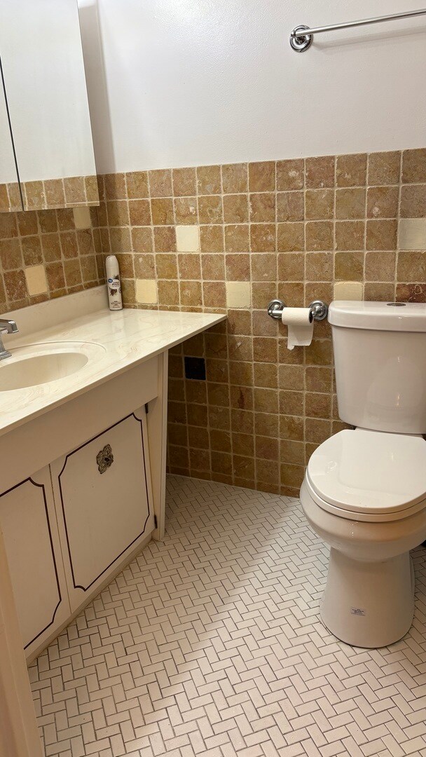 Building Photo - 9001 Golf Rd