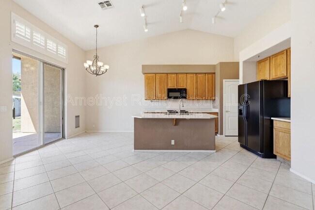 Building Photo - 7017 W Greenbriar Dr