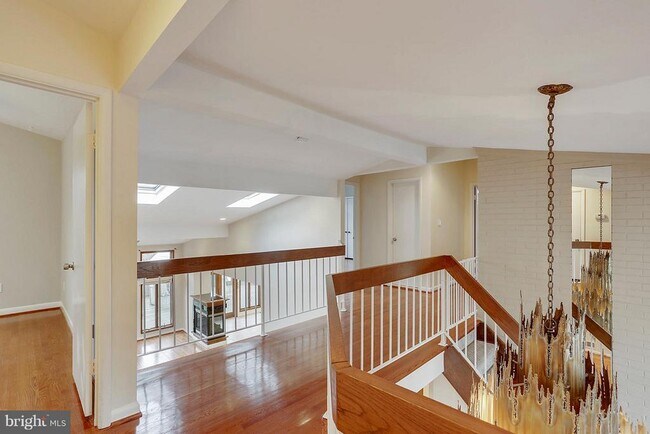 Building Photo - 9801 Clydesdale St