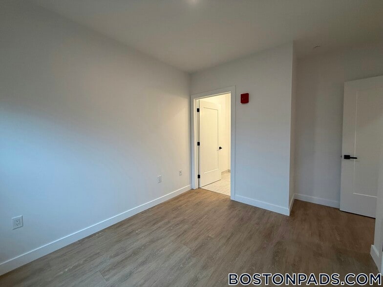 Building Photo - 199 Gardner St